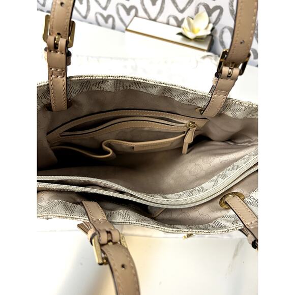 Michael Kors Monogram Tote Bag – Light Beige – Classic Everyday Style - Picture 7 of 8